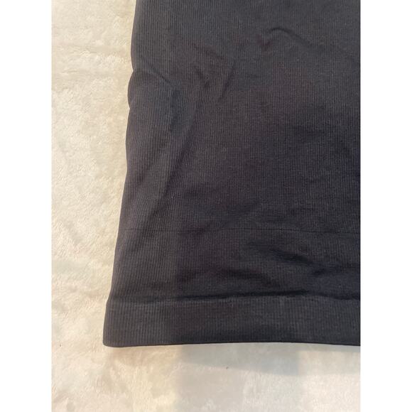 UNDERWHERE Built-In Padded Bra Shapewear Tank Top Size XL Black V Neck - Picture 3 of 5